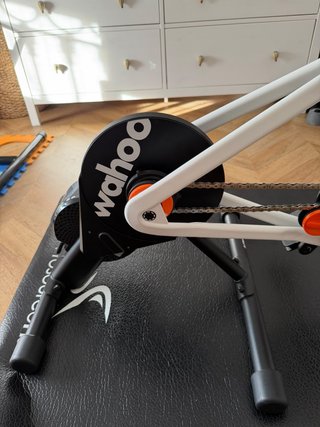 Rodillo Wahoo Kickr Core con Zwift Cog
