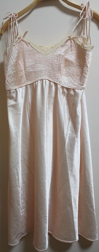 Dos camisones sedosos rosas hechos a mano