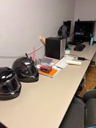 Mesa de escritorio amplia 100€ CADA UNA TENGO DOS