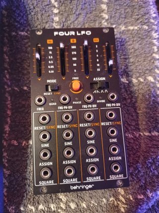 Behringer Four LFO Eurorack