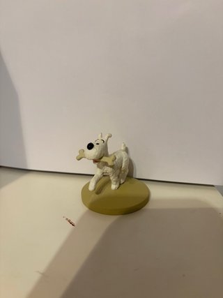 Figura de Tintín, Milu con hueso