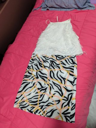 Vestido elegante blanco y estampado