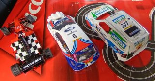 Lote 3 Coches Scalextric 2 carcasas y 1 fórmula 1
