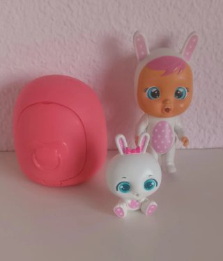 Connie y su mascota con casita bebes llorones