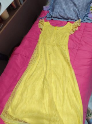 Vestido Largo Amarillo con Encaje