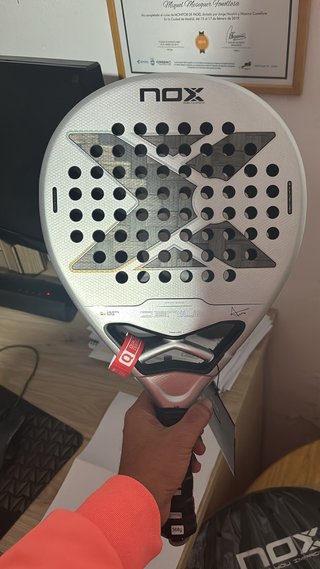 Pala de Pádel Nox AT10 Genius 12K 2027
