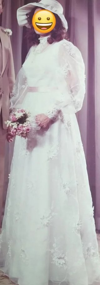 Vestido de novia con pamela