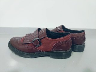 Zapatos tipo mocasín con flecos