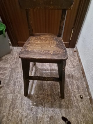 Silla Alta de Madera