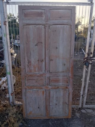 Puerta de madera antigua
