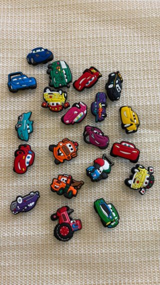 Set de 20 Pines para Crocs - Cars