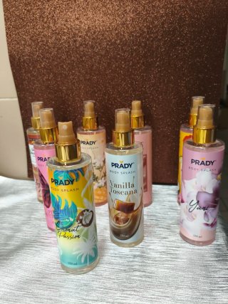 REGALO con la compra de dos o más perfumes