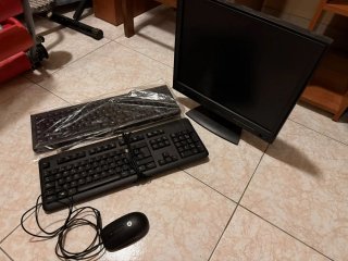 Monitor Airis, 2 Teclados y Ratón
