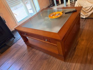 Mesa de centro de madera y cristal