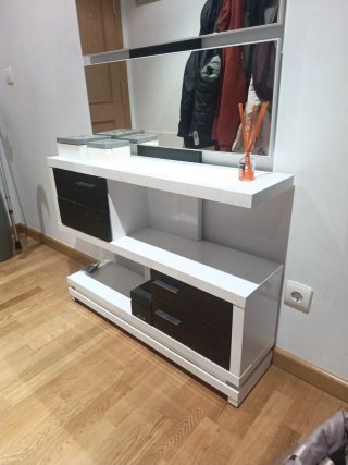 Mueble de entrada con espejo
