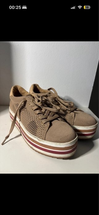 Bambas Stradivarius Beige con Plataforma
