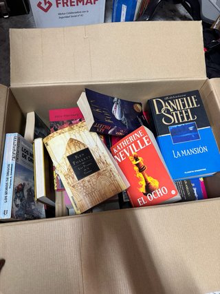 Caja completa lote libros variados