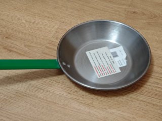 Sartén de Hierro con Mango Verde