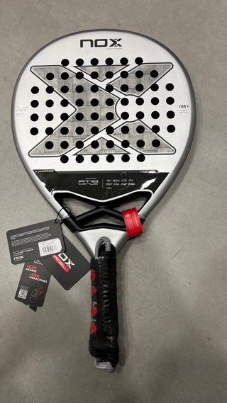 Pala de Pádel Nox AT10 18k 2024