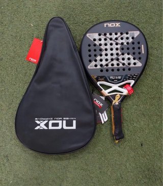 Pala de Pádel Nox AT10 Luxury Genius 18K 2026