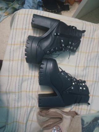 Botines Negros con Tacón y Plataforma