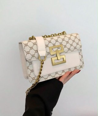 Bolso de mano con cadena