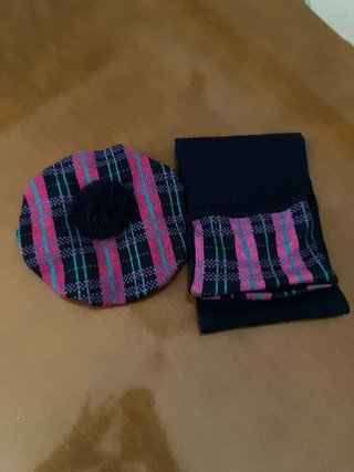 Conjunto de Boina y Bufanda de Cuadros y guantes