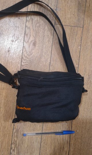 Riñonera extensible Quechua negra