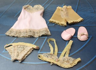10. Conjunto Intimate Nancy de Famosa, 1978. 80.047.