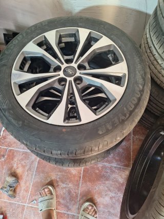 Juego de 4 Llantas Ford con Neumáticos