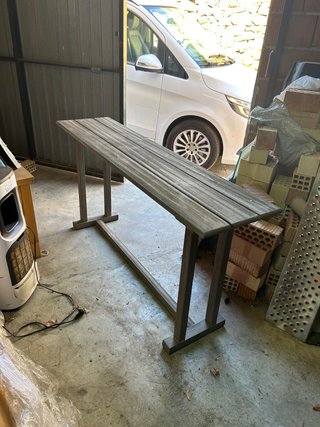 Mesa de entrada de madera gris