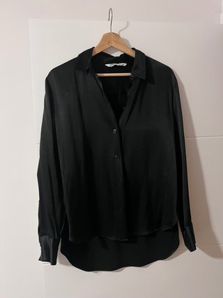 Camisa negra Zara satinada
