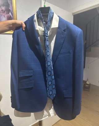 Traje de Boda Azul con Corbata