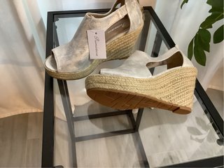 Sandalias de cuña Primavera plateadas