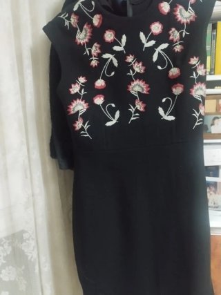 Vestido Desigual Negro con Bordados