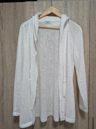 Blusa Blanca con Capucha Rogelio