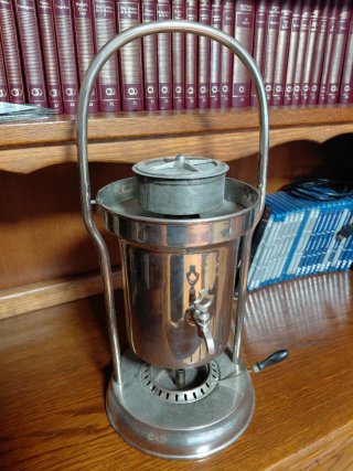 Cafetera Antigua de Metal