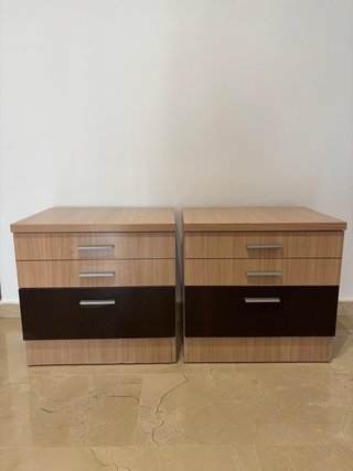 Set de 2 Mesitas de Noche de Madera