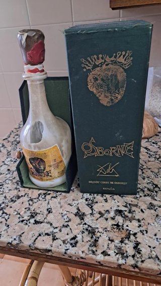 Botella VACIA, Conde de Osborne diseñada por Dalí,