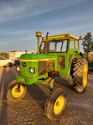 Tractor John Deere 2035 con excéntricas.