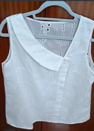 Blusa blanca sin mangas