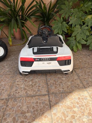 Coche eléctrico infantil Audi R8
