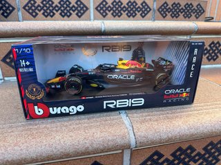 Coche F1 Red Bull RB19 Verstappen 1/18 Bburago
