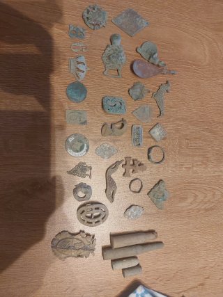 Lote de medallas y piezas antiguas