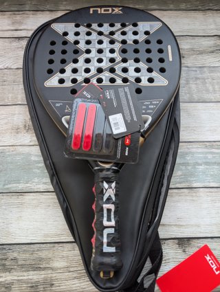 Pala de Pádel Nox AT10 18K 2026