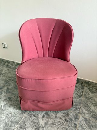 Sillón bajo vintage de terciopelo rosa