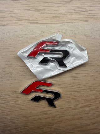 2 Insignias Logo FR