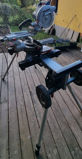 Ingletadora Metabo KGS 254M con Pie KSU 251