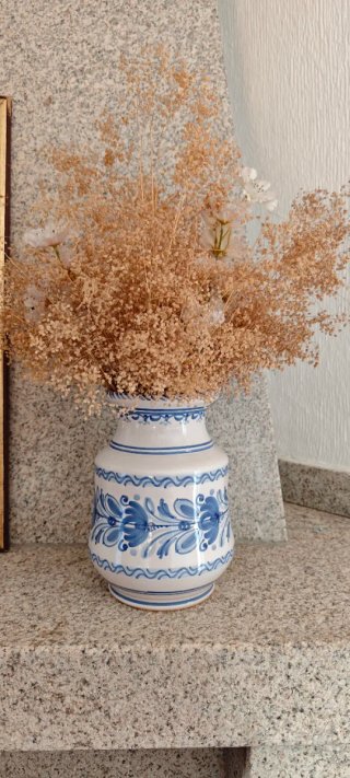 Jarrón de Porcelana con Motivos Florales