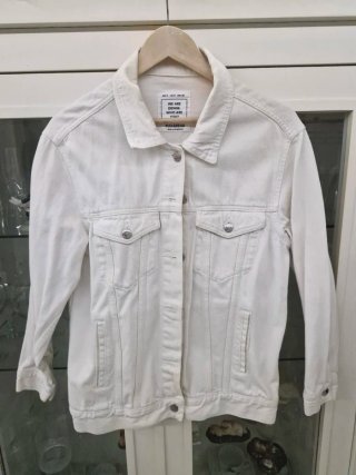 Cazadora vaquera blanca Pull&Bear